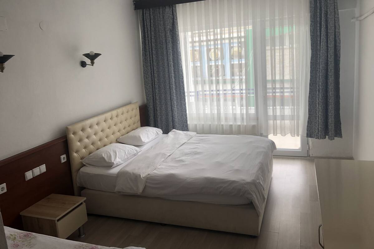 Room, Balcony | Egyptian cotton sheets, premium bedding, laptop workspace