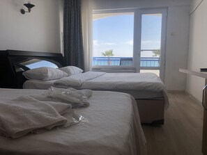 Panorama-Zimmer, Balkon, Meerblick | Bettwäsche aus ägyptischer Baumwolle, hochwertige Bettwaren