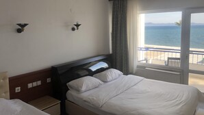 Panoramic Room, Balcony, Sea View | Egyptian cotton sheets, premium bedding, laptop workspace - Ozsoy Hotel (Edremit)