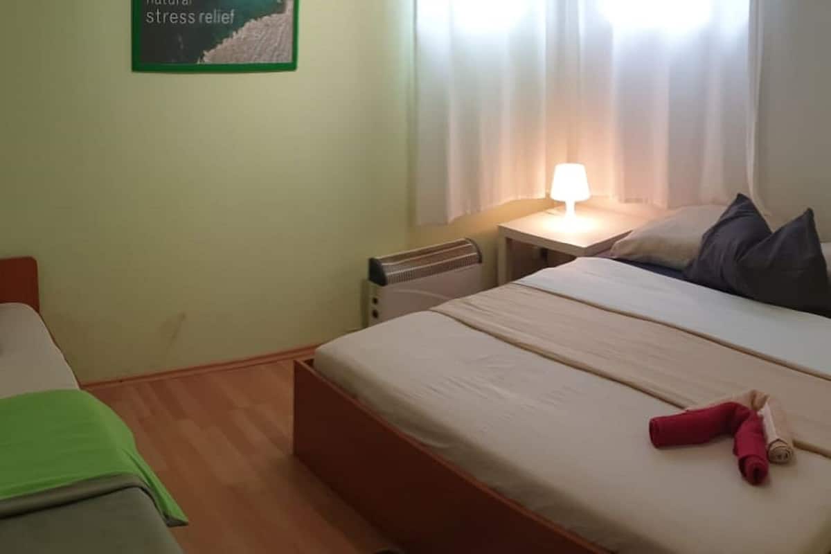 City Triple Room | Iron/ironing board, rollaway beds, free WiFi