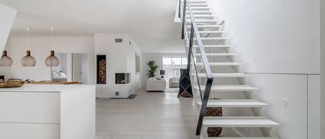 Signature Penthouse, 4 Bedrooms, Hot Tub, City View | Private kitchen