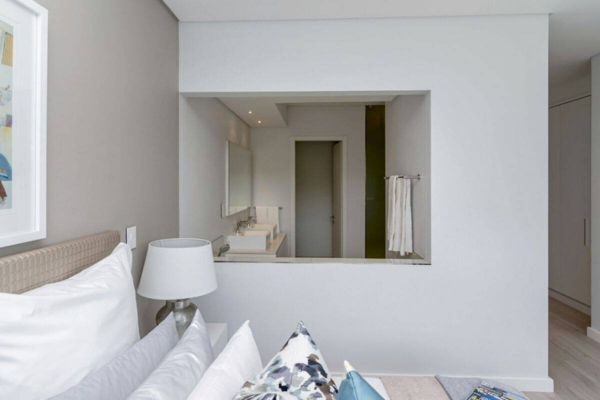 1 chambre, coffres-forts dans les chambres, fer et planche à repasser
