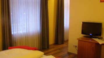 Standard Double Room, 1 King Bed, Park View | Hypo-allergenic bedding, in-room safe, desk, free WiFi