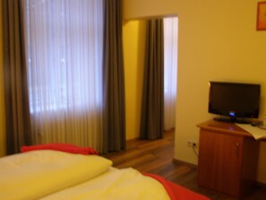 Literie hypoallergénique, coffres-forts dans les chambres, bureau