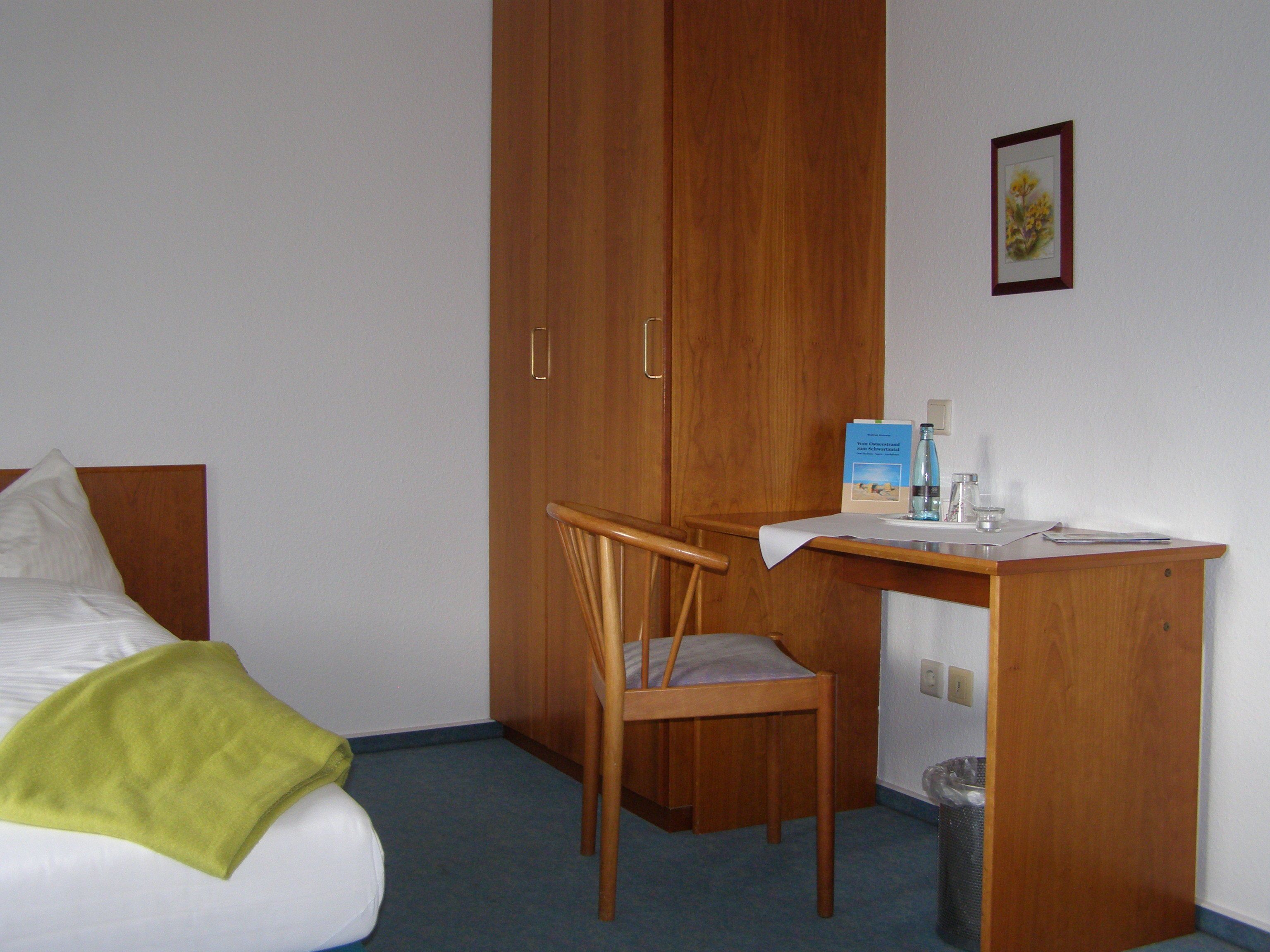 single room, park view | hypo-allergenic bedding, in-room safe, desk, cots/infant beds