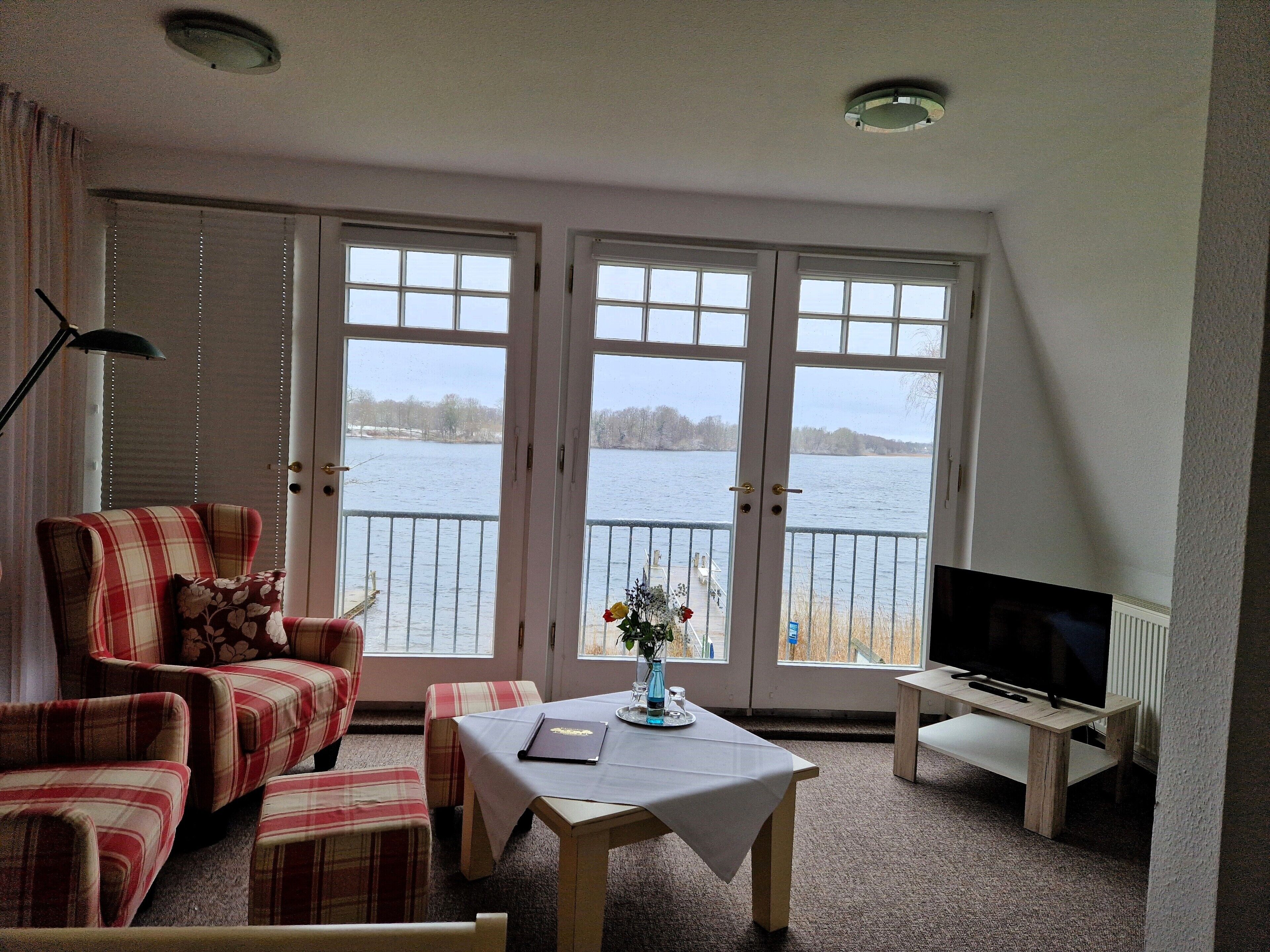 Suite | Literie hypoallergénique, coffres-forts dans les chambres, bureau