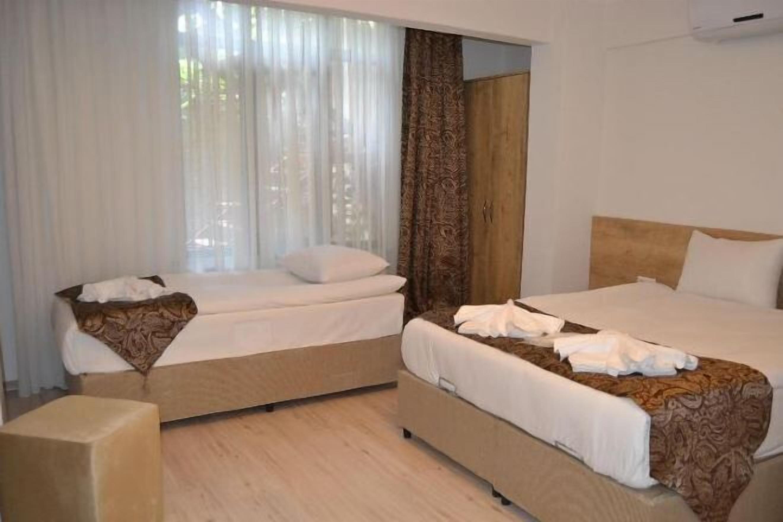 Ropa de cama de alta calidad, minibar, caja fuerte