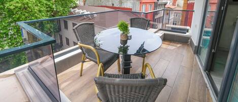 Family Triple Room | Terrace/patio