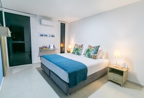 Minibar, in-room safe, individually decorated, individually furnished