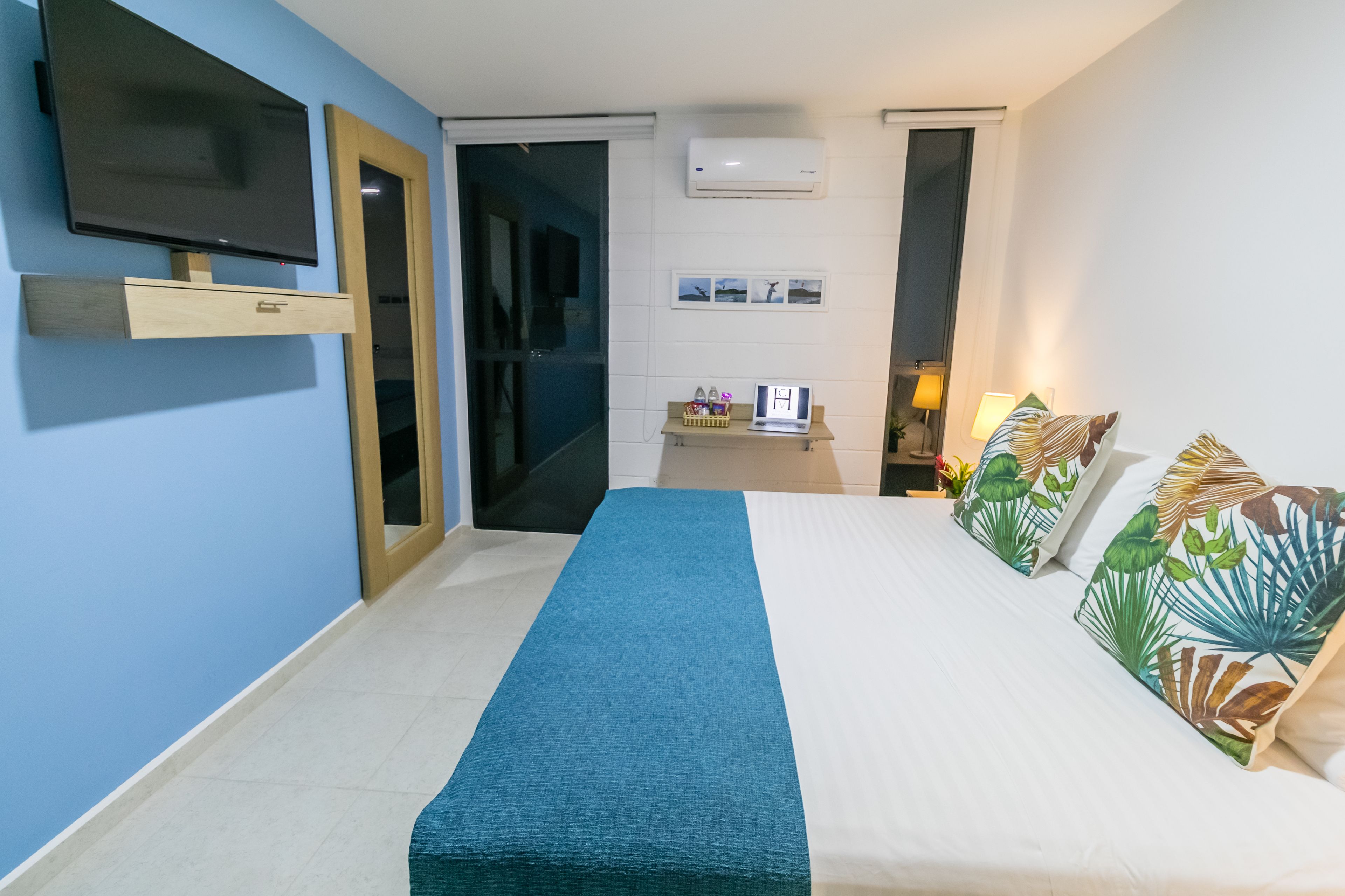 classic double room | minibar, in-room safe, individually decorated, individually furnished