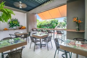 Free daily full breakfast  - Hotel Casa Vallecaucana (Cali)