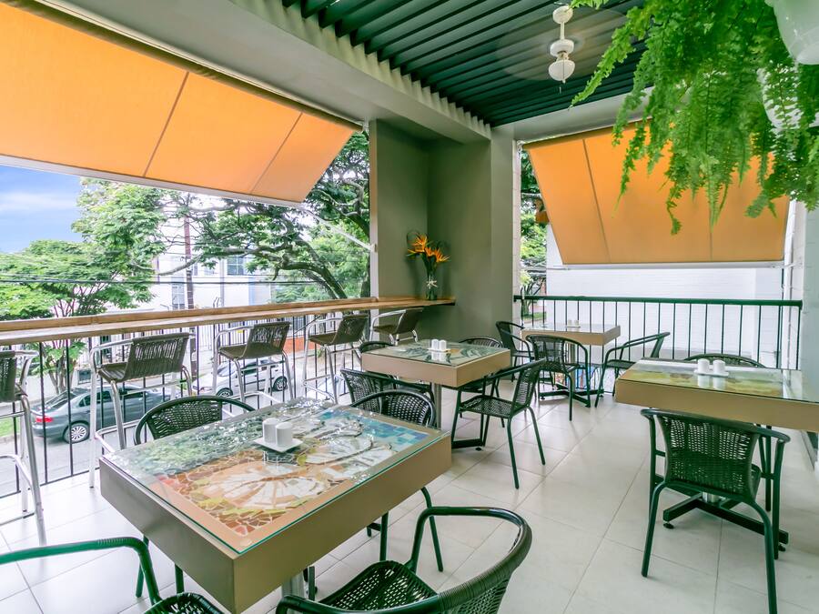 Frukost, lunch och middag serveras