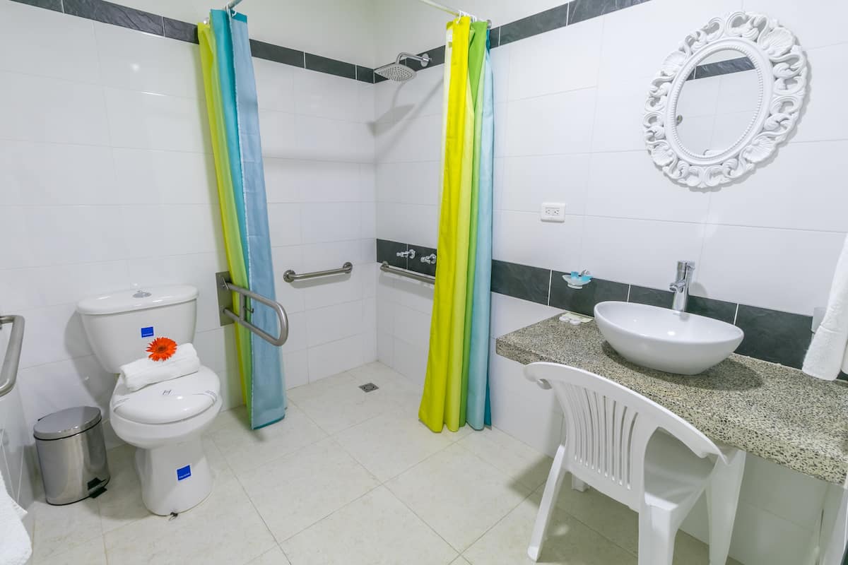 classic double room | bathroom | shower, free toiletries, hair dryer, towels