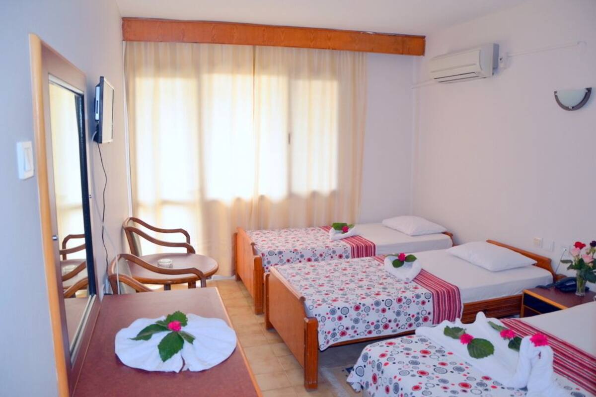 Triple Room, Sea View | Desk, free WiFi
