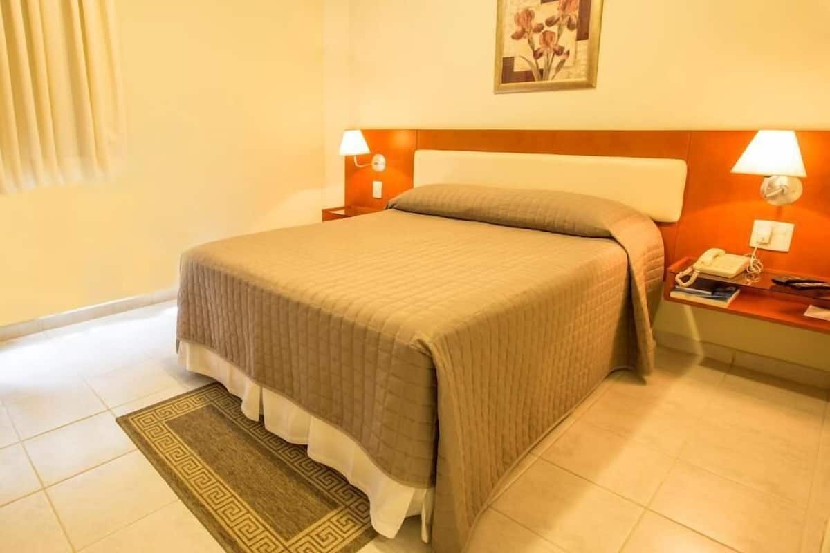 Standard Double Room | 1 bedroom, minibar, desk, iron/ironing board