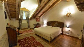 Minibar, in-room safe, desk, soundproofing