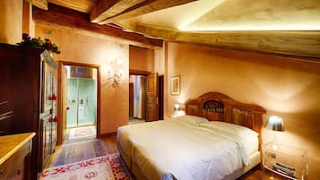 Superior Double or Twin Room (with Steam Bath) | Minibar, in-room safe, desk, soundproofing