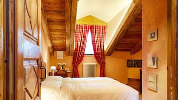 Superior kamer, 1 twee- of 2 eenpersoonsbedden (with Steam Bath) | Een minibar, een kluis op de kamer, een bureau, geluiddichte muren