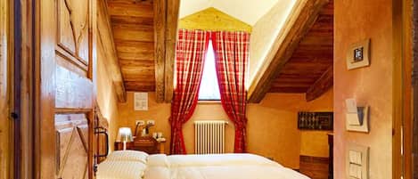 Superior Double or Twin Room (with Steam Bath) | Minibar, in-room safe, desk, soundproofing