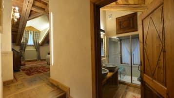 Suite (with Steam Bath) | Minibar, in-room safe, desk, soundproofing