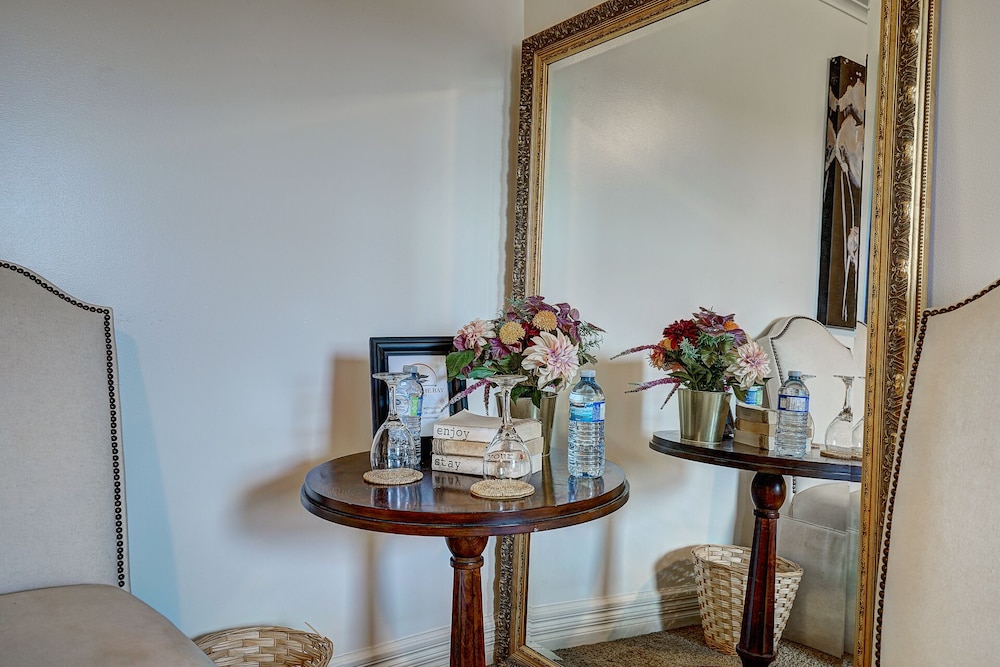 Inn by the Bay by null