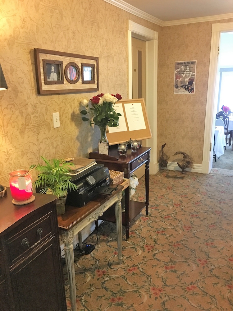 Inn by the Bay by null