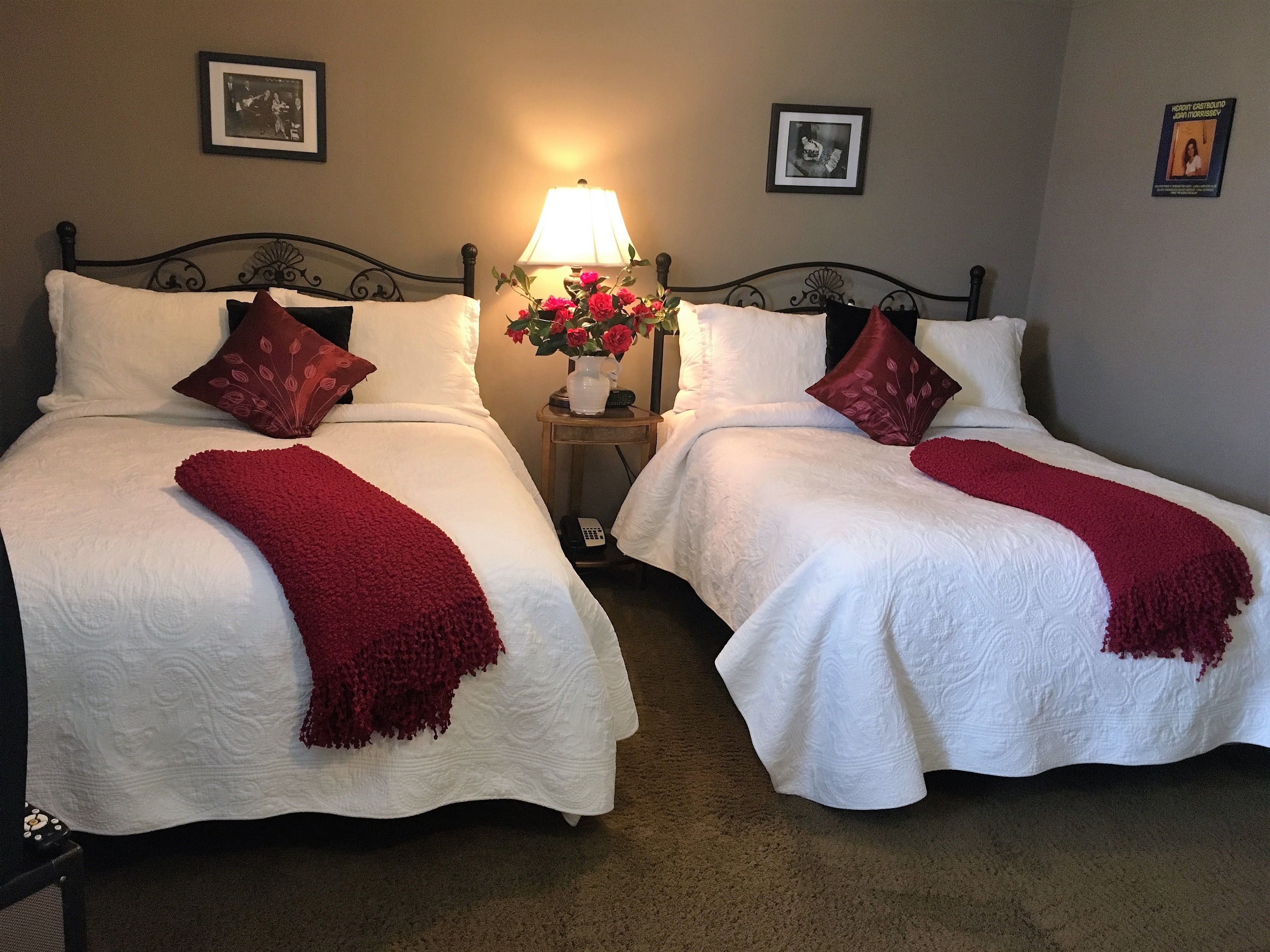 舒适客房, 2 张双人床 (Joan) | 特色装修、熨斗/熨板、免费 WiFi、床单