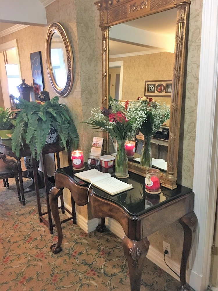 Inn by the Bay by null