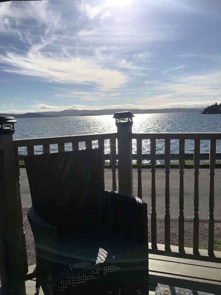 Inn by the Bay by null