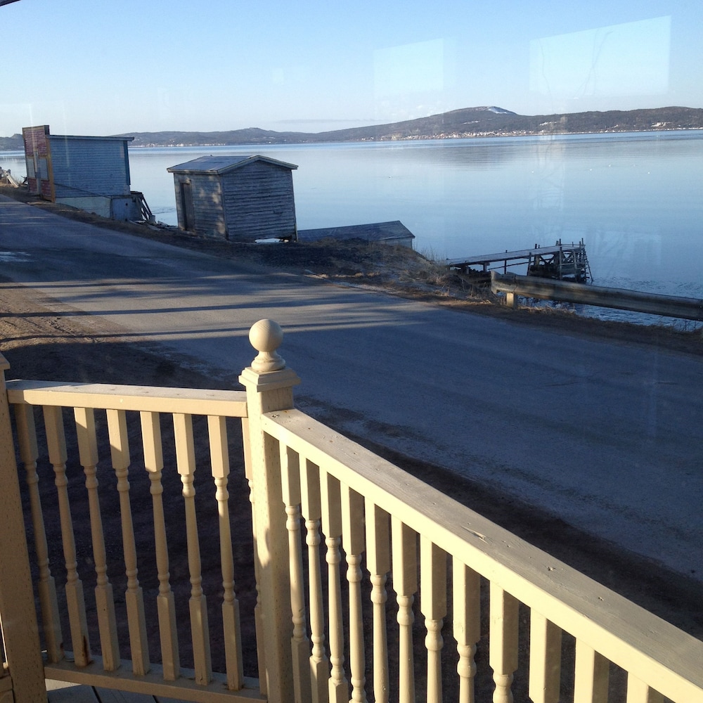 Inn by the Bay by null