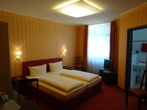 Suite Junior, vista vigneti (No. 1) | Biancheria da letto di alta qualità, minibar, una scrivania