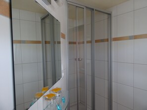 Habitació doble Comfort, vistes a les vinyes (No. 5) | Dutxa