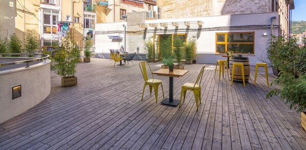 Terrace/patio - Bcool Bilbao - Hostel (Bilbao)