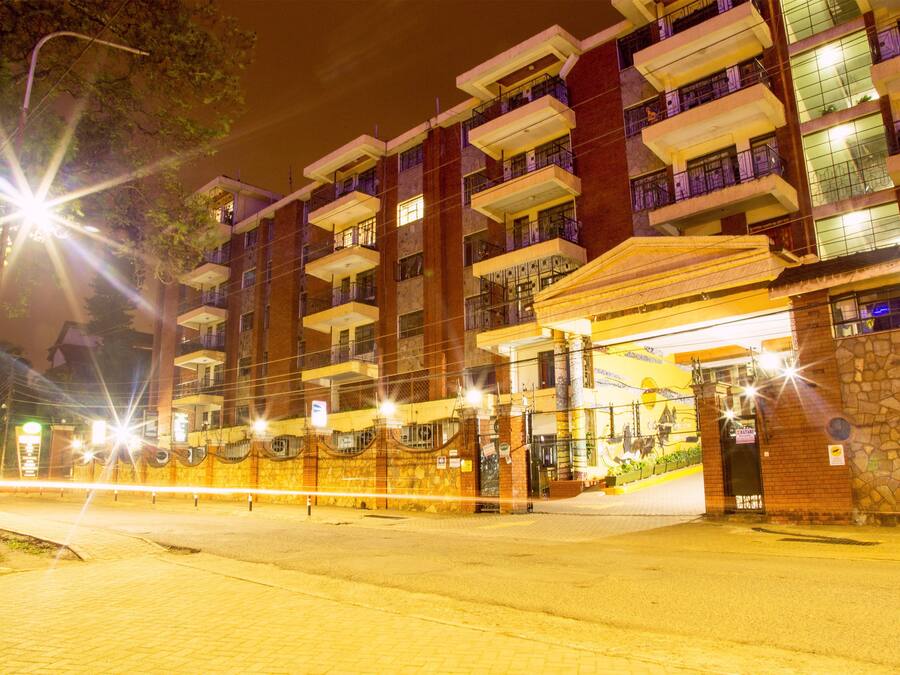 Fachada de la propiedad por la tarde o noche