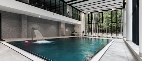 Indoor pool, sun loungers