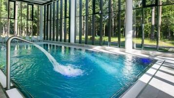 Indoor pool, sun loungers