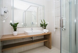 Comfort Twin Room, 1 Bedroom | Bathroom | Shower, hair dryer, towels - Sanatorium Uzdrowiskowe Augustów (Augustow)