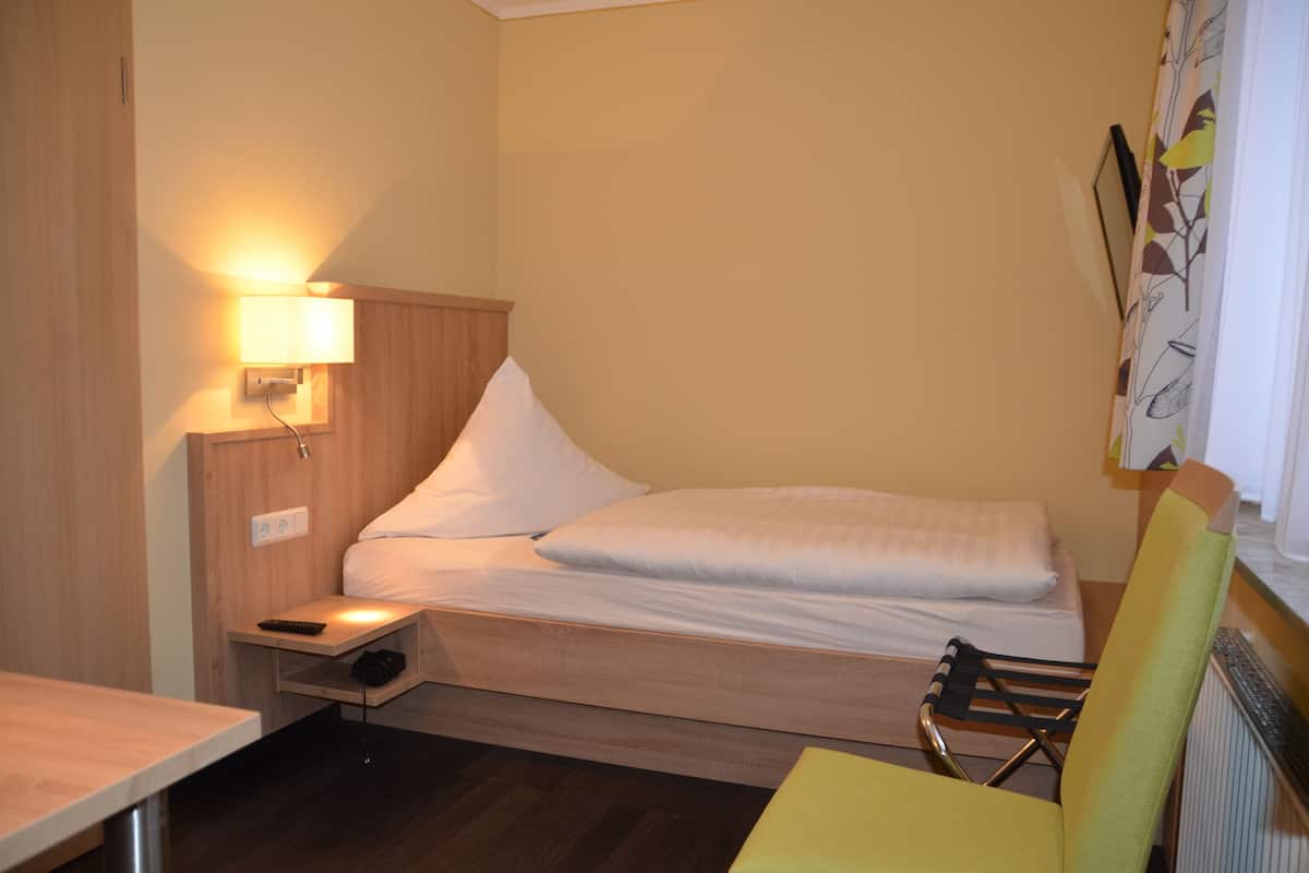 comfort single room | in-room safe, desk, soundproofing, free cots/infant beds