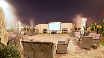 Lobby lounge