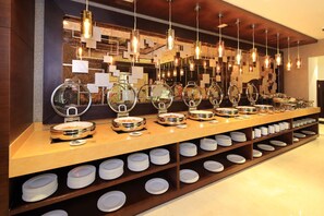 Breakfast, lunch, dinner served; international cuisine - Best Western PLUS Fursan Hotel (Riyadh)