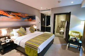 Deluxe Room, 1 King Bed, Non Smoking | In-room safe, desk, blackout curtains, soundproofing - Best Western PLUS Fursan Hotel (Riyadh)