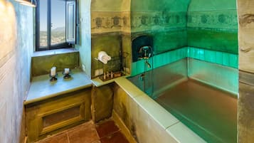 Suite Senior | Bathtub spa pribadi