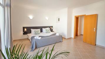 Studio | 1 bedroom, desk, blackout drapes, iron/ironing board