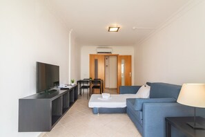 Huoneisto, 1 makuuhuone, terassi | 1 makuuhuone, työpöytä, pimennysverhot, silitysrauta/-lauta