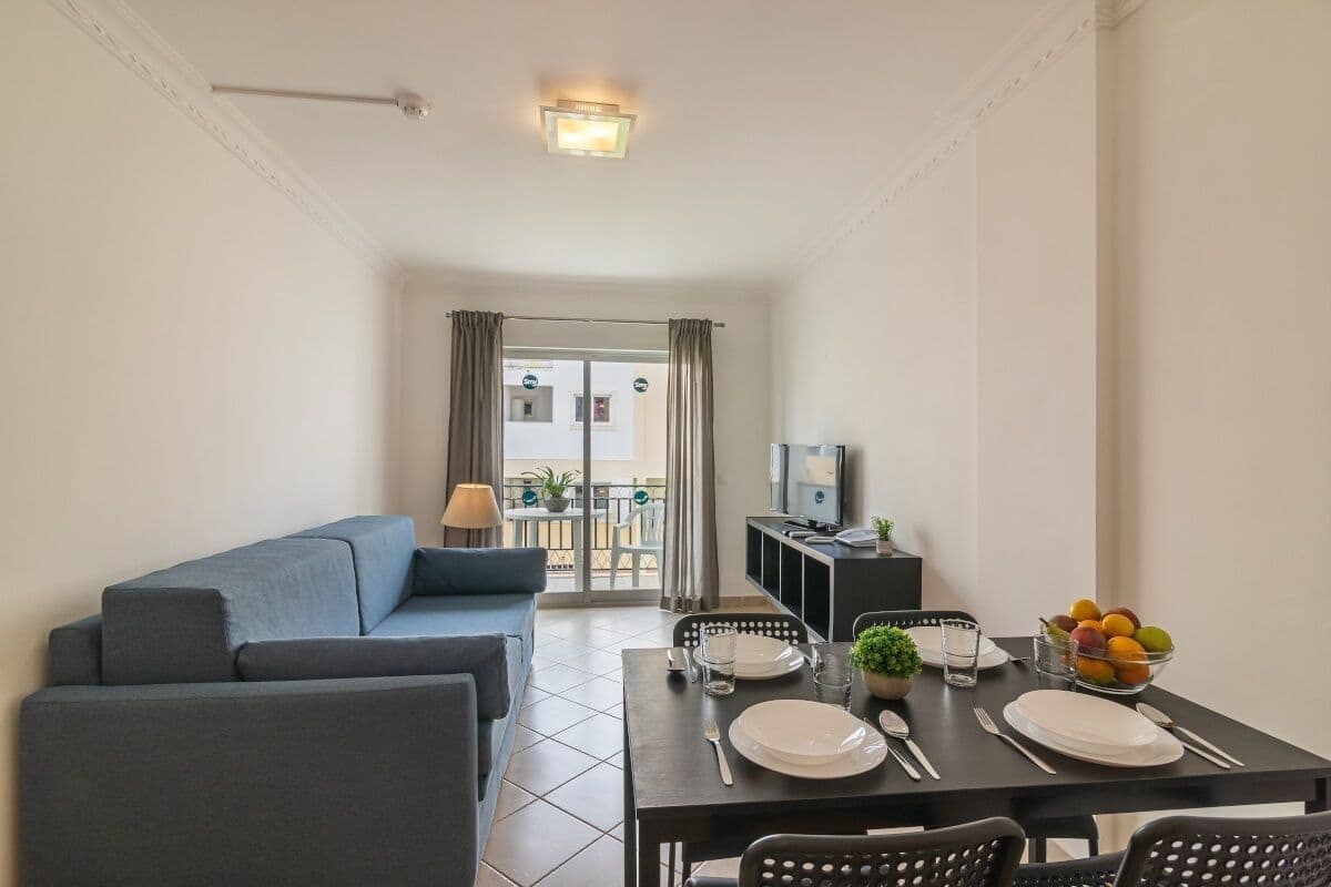 Appartement, 1 slaapkamer, terras | 1 slaapkamer, een bureau, verduisterende gordijnen