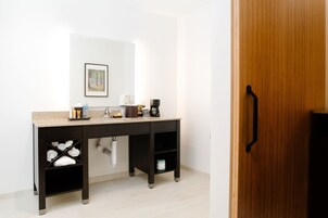 尊荣客房, 1 张特大床, 无障碍 | 卫生间洗手盆