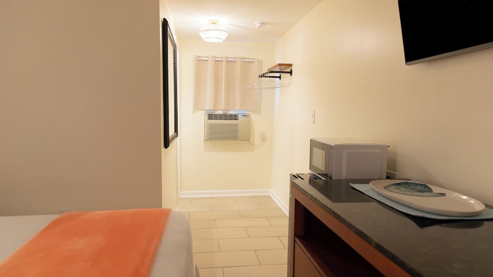 Broadway Court Motel by null