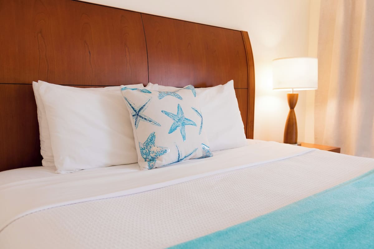 Standard Room, 1 King Bed | Free WiFi, bed sheets