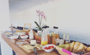 Daily buffet breakfast (EUR 12 per person) - Carpe Diem Cadaqués (Cadaqués)