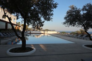 Outdoor pool - Carpe Diem Cadaqués (Cadaqués)